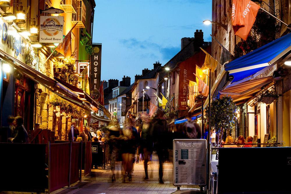 Snoozles Quay Street Tourist Hostel Galway Eksteriør bilde